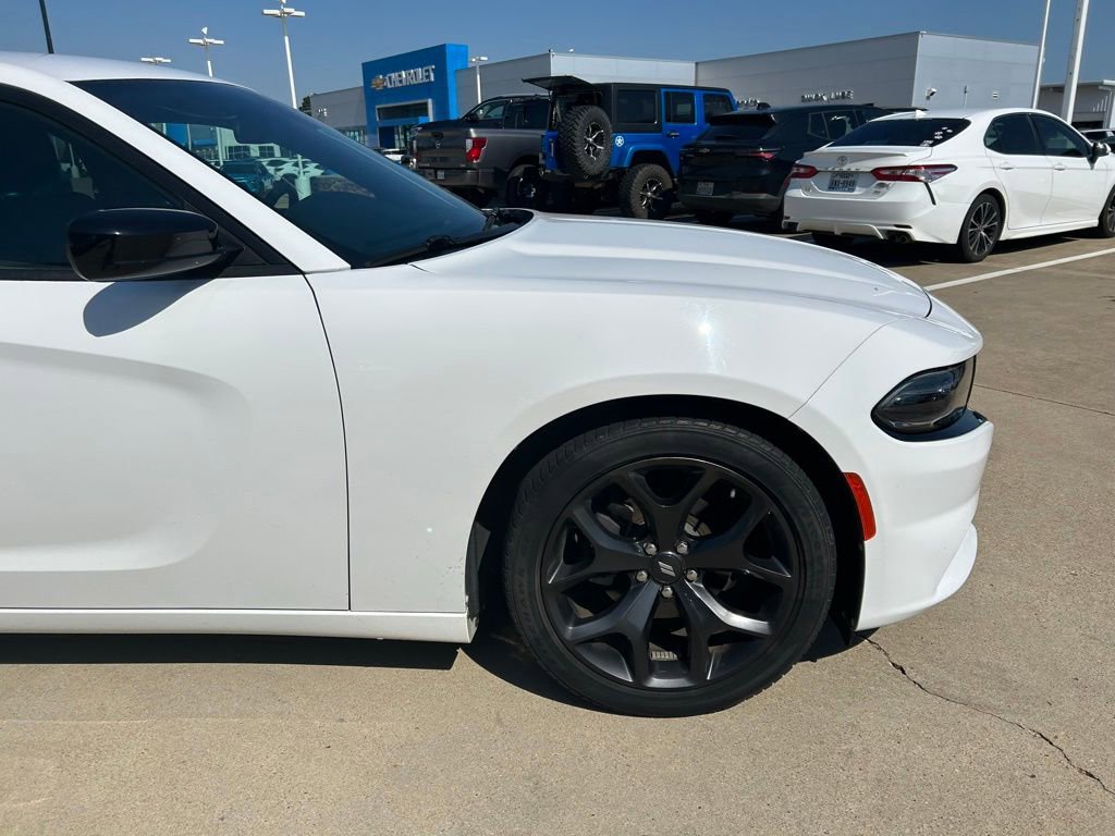 Used 2020 Dodge Charger SXT w/ Blacktop Package RWD image 2