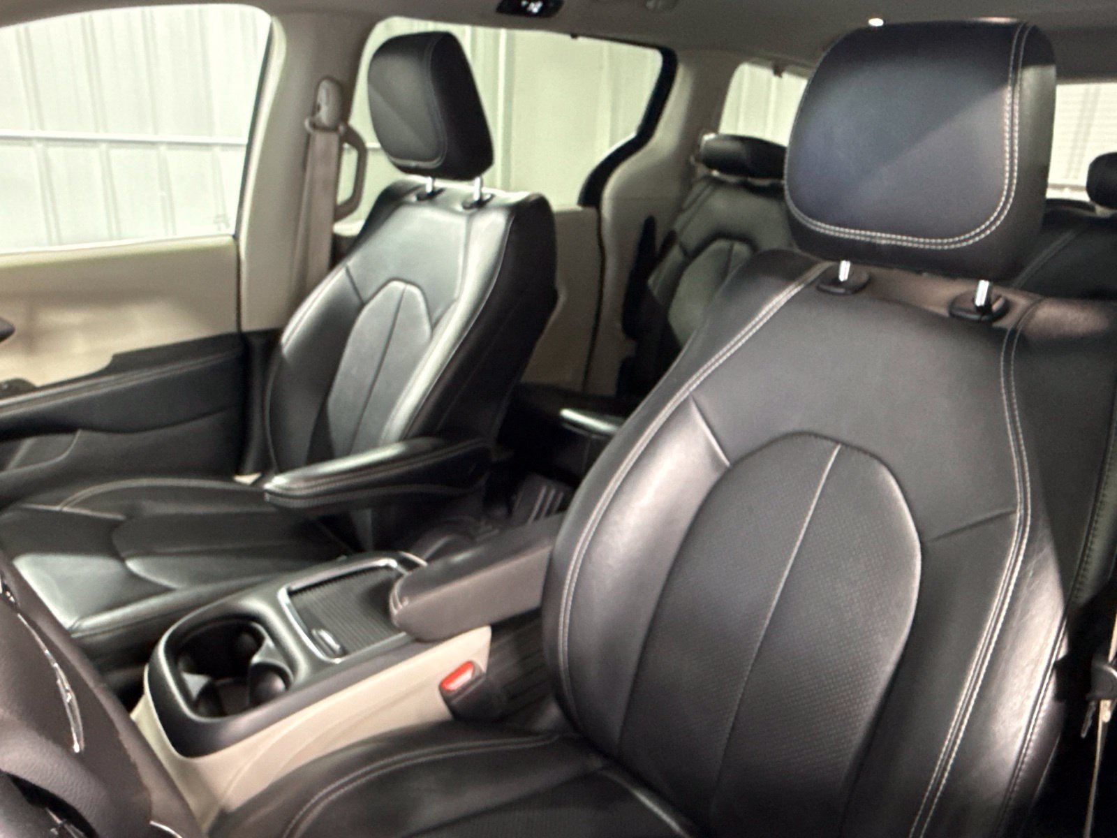 Used 2022 Chrysler Pacifica Touring-L AWD/4WD image 28