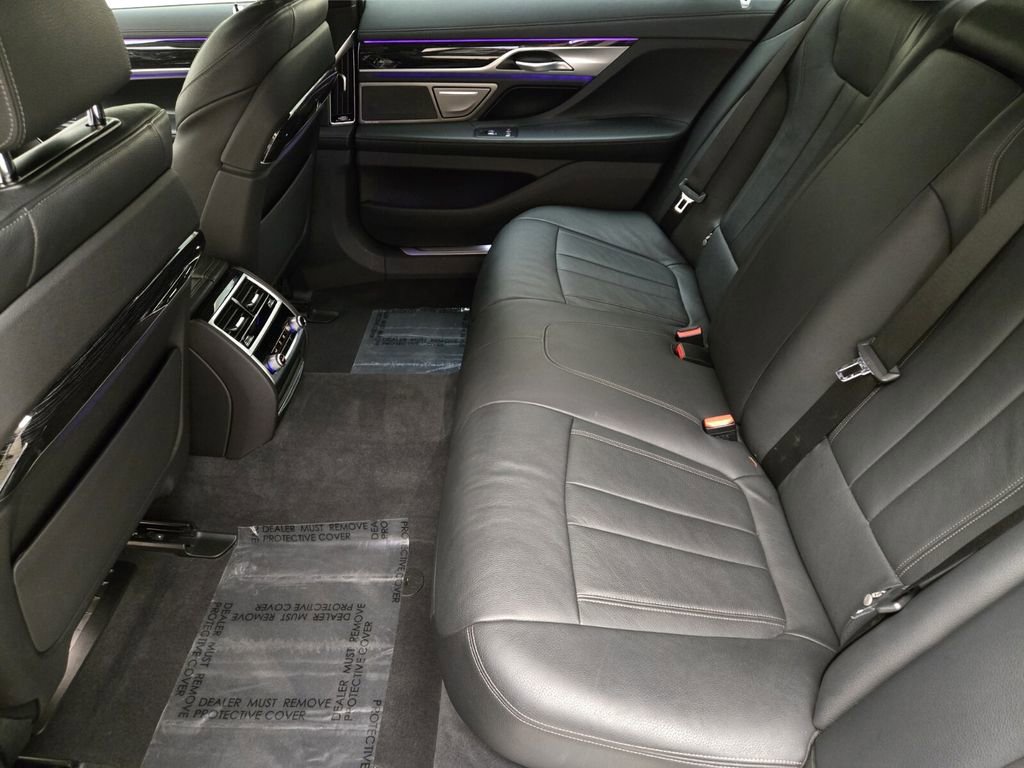 Used 2022 BMW 740i w/ M Sport Package image 19