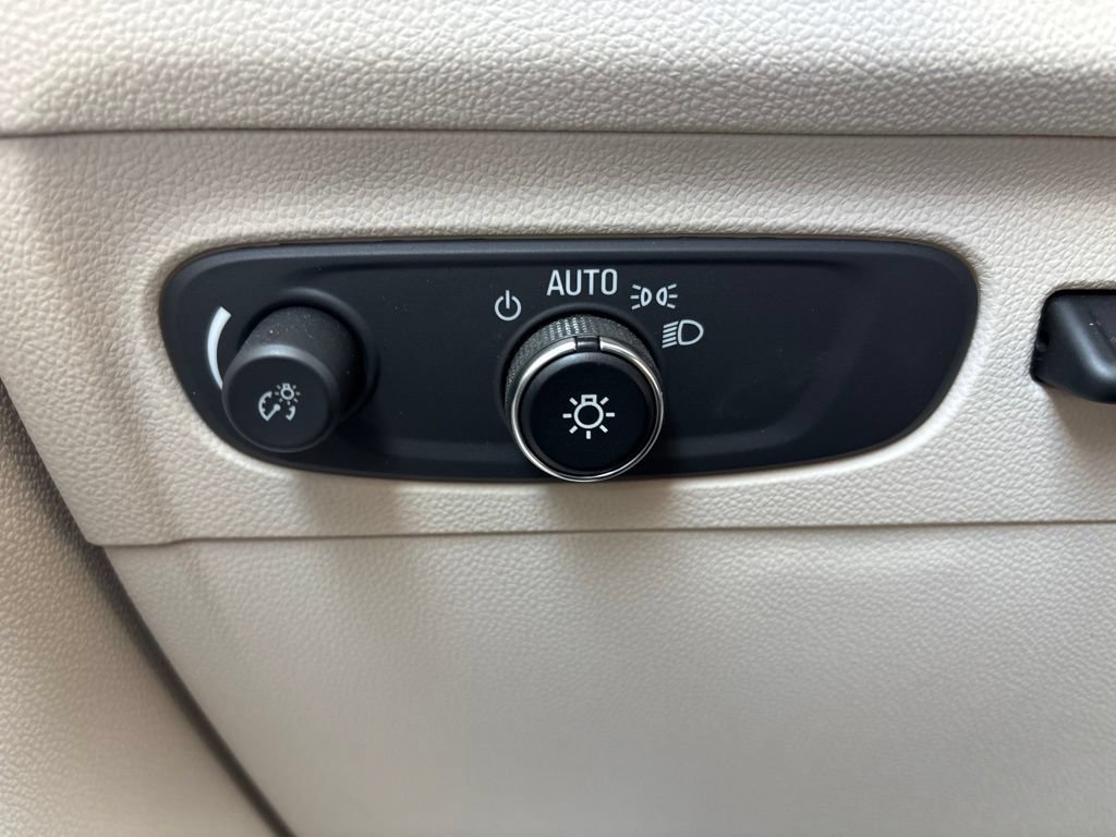 Certified 2022 Buick Envision Avenir w/ Premium Seat Package FWD image 21