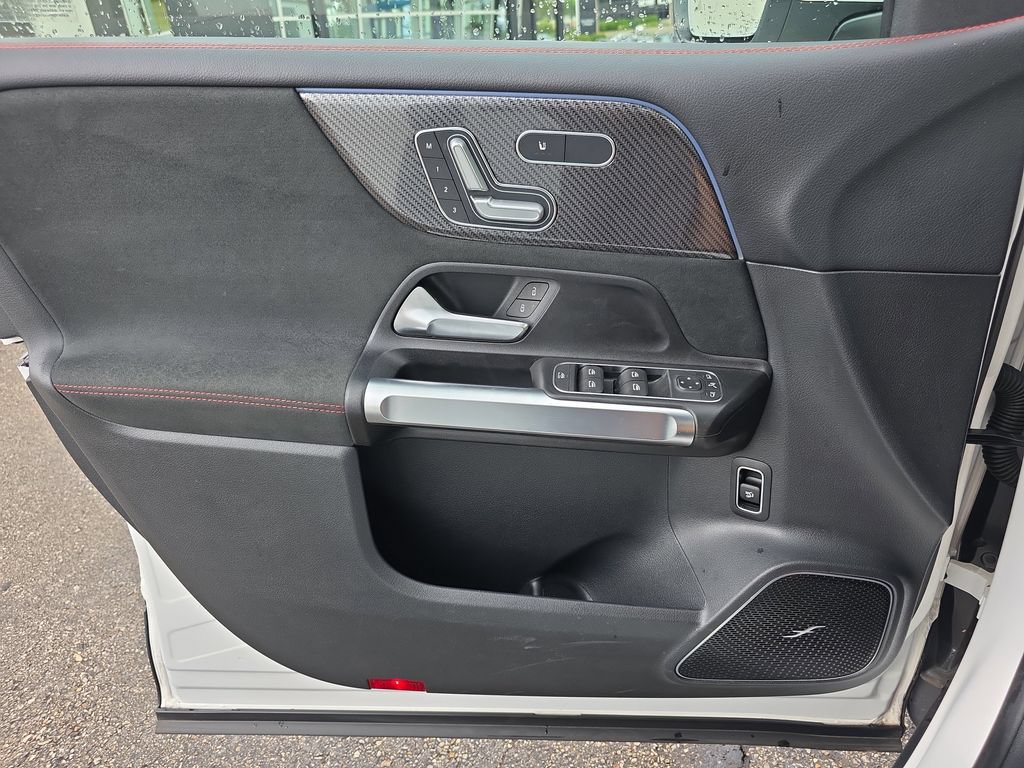 Used 2025 Mercedes-Benz GLB 35 AMG 4MATIC image 19