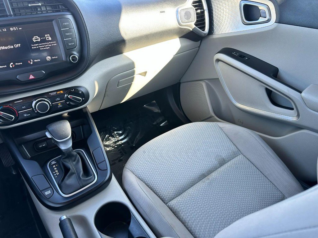 Used 2023 Kia Soul LX image 15