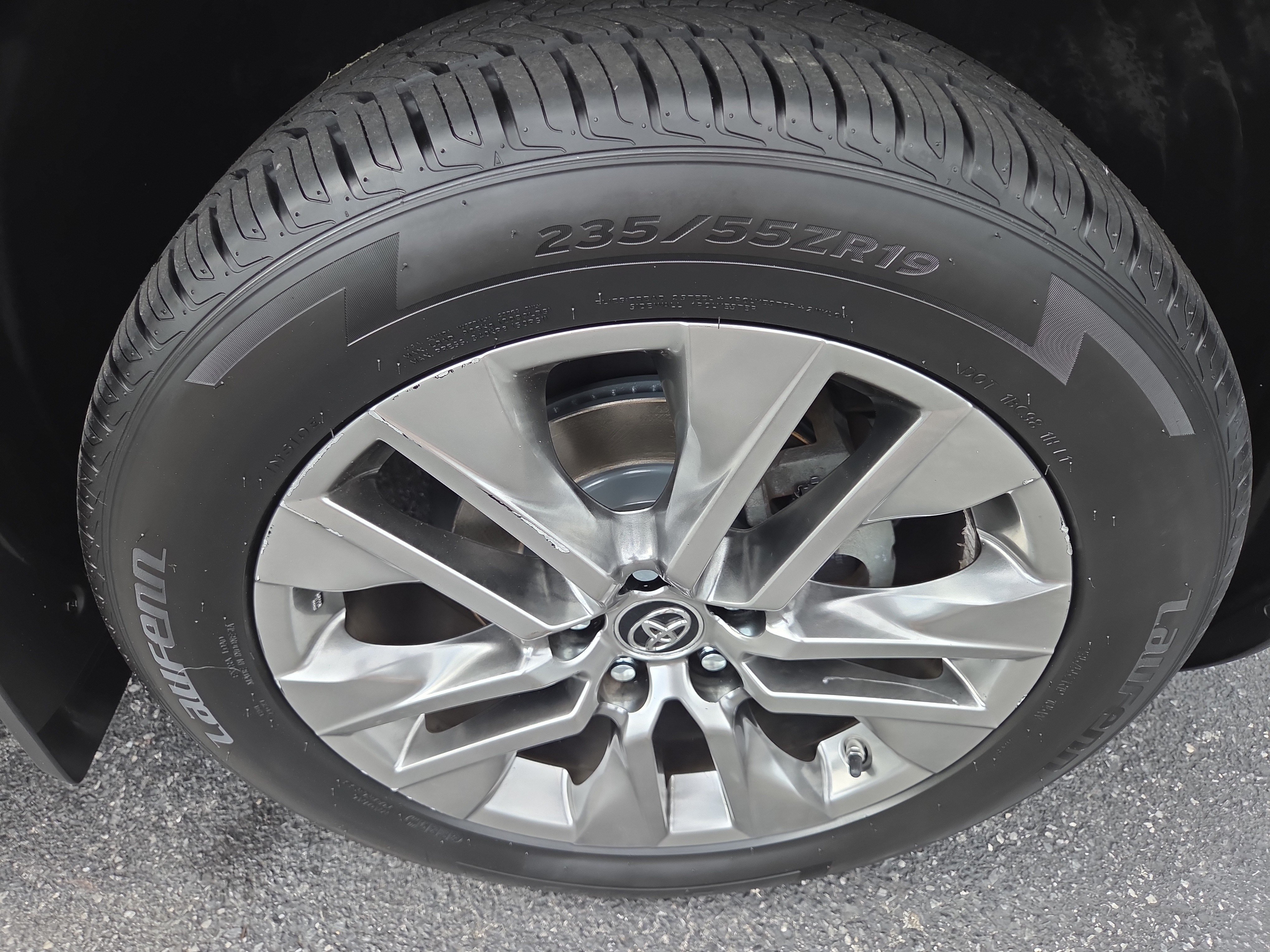 Used 2019 Toyota RAV4 LE AWD/4WD image 10