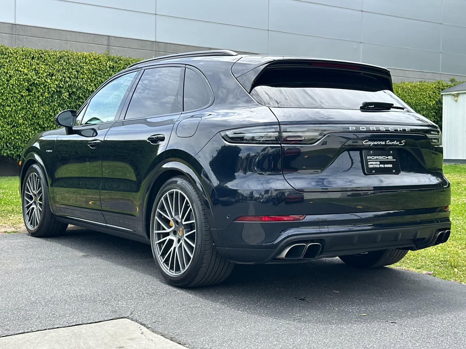 Certified 2022 Porsche Cayenne Turbo S AWD/4WD image 3