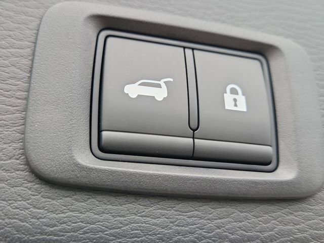 New 2025 Mitsubishi Outlander SE image 11