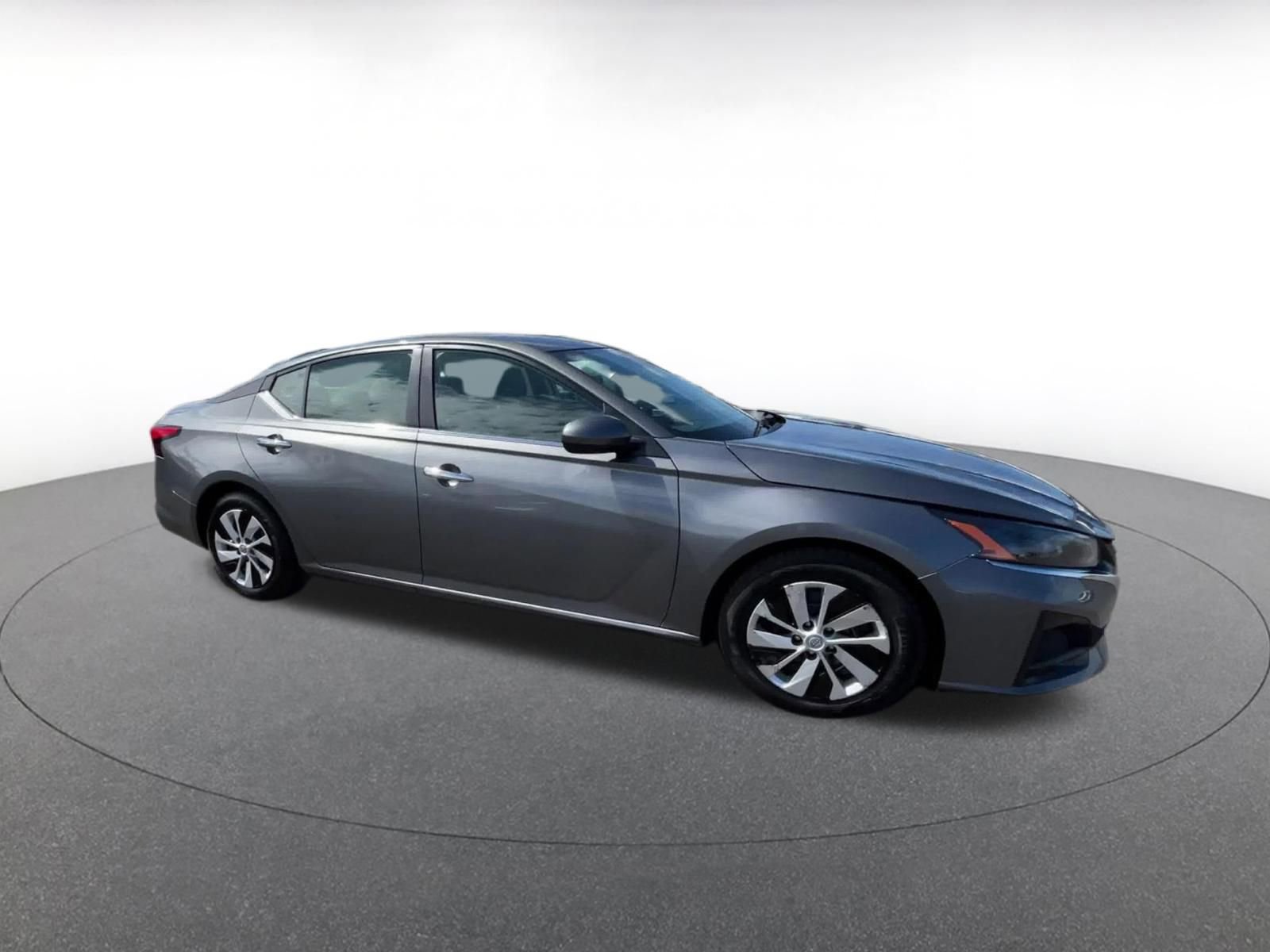 Used 2023 Nissan Altima 2.5 S FWD image 2