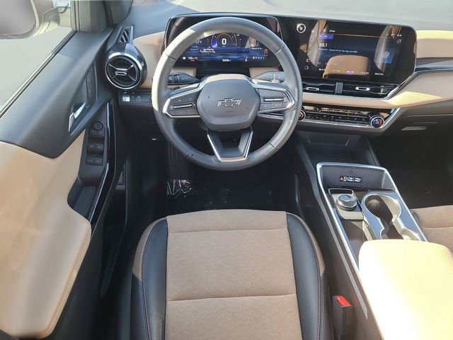 Used 2025 Chevrolet Equinox ACTIV w/ Safety and Technology Package image 18