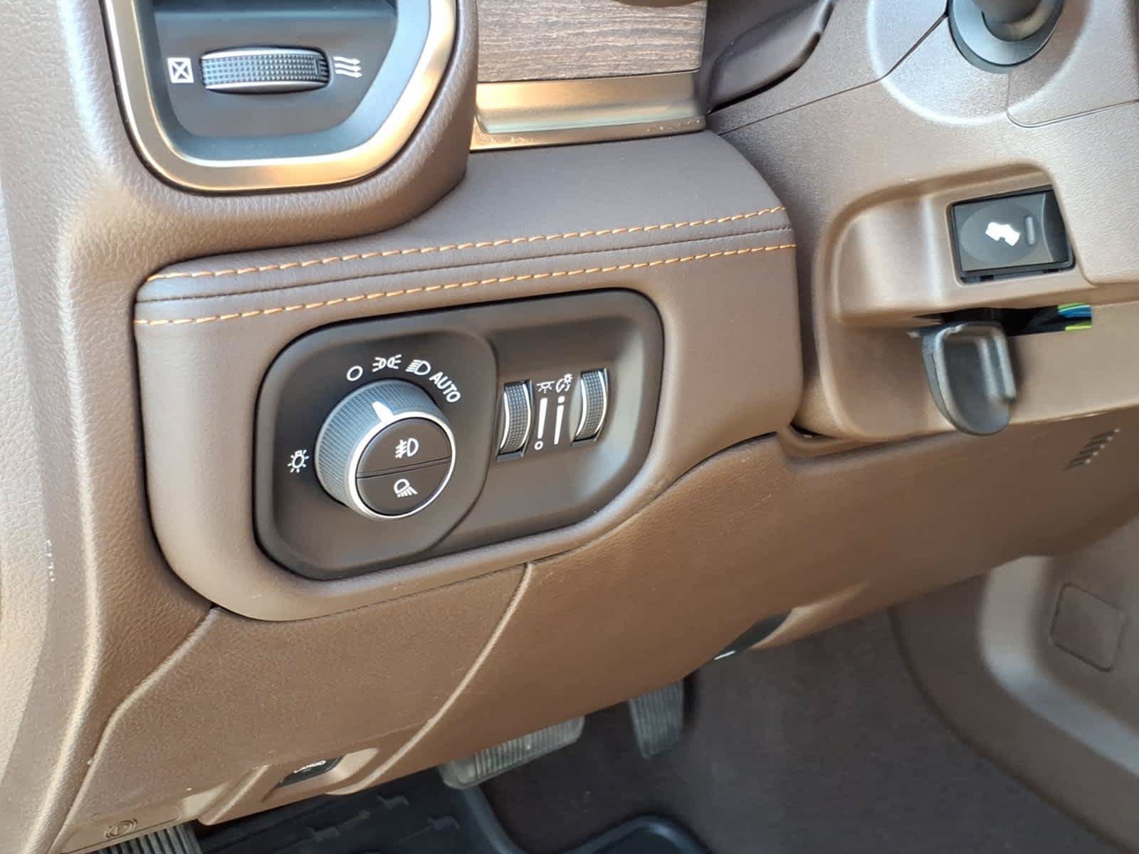 Used 2025 RAM 2500 Limited AWD/4WD image 23