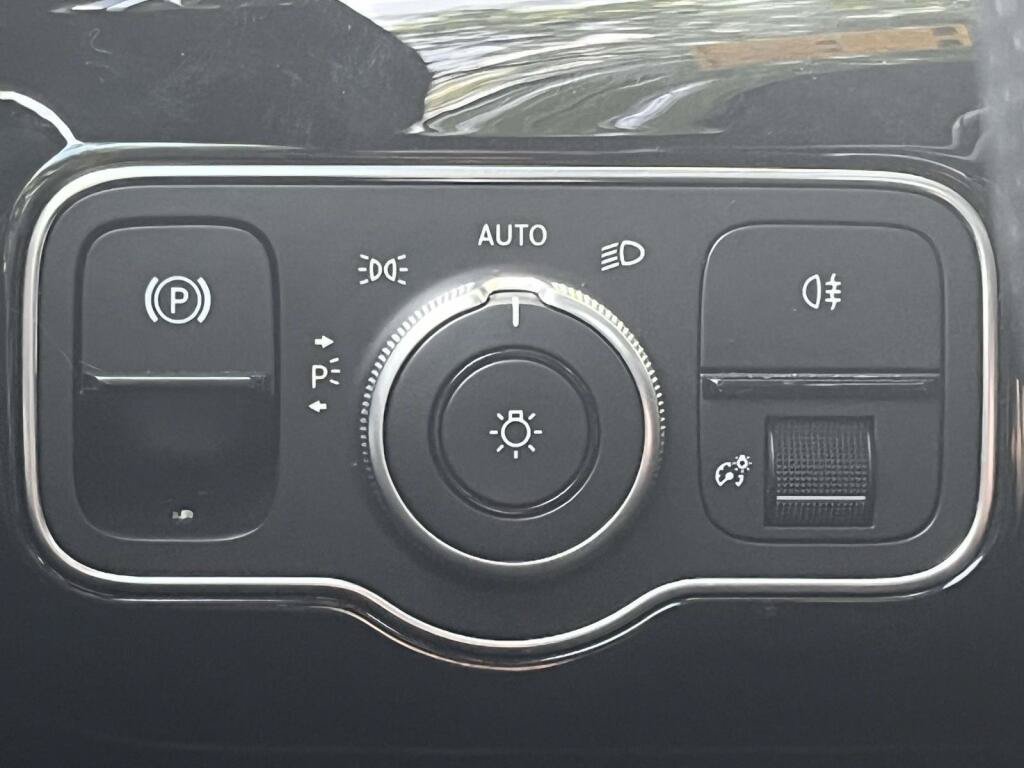 Used 2024 Mercedes-Benz CLA 250 4MATIC image 33