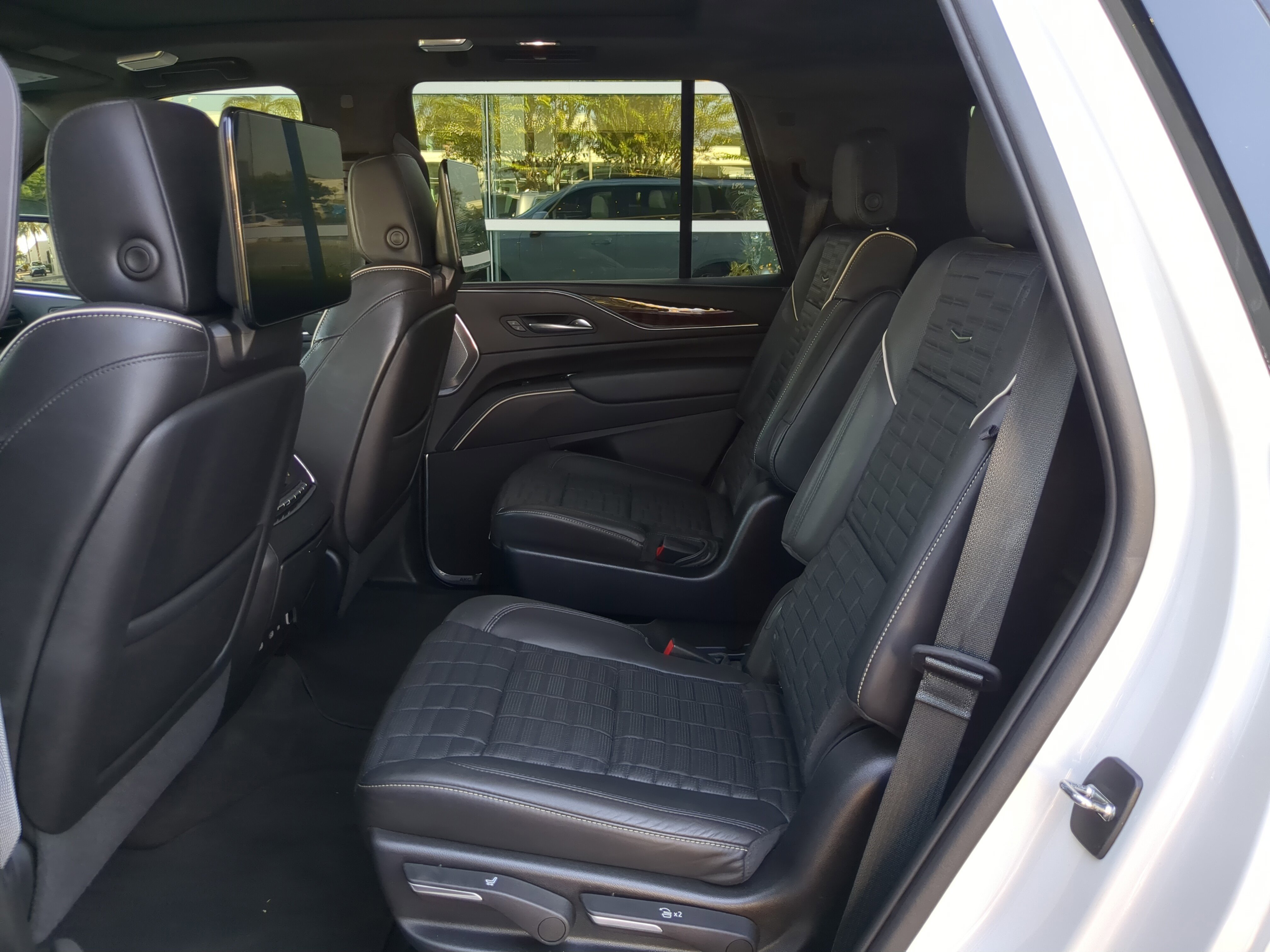Used 2022 Cadillac Escalade Sport Platinum image 17