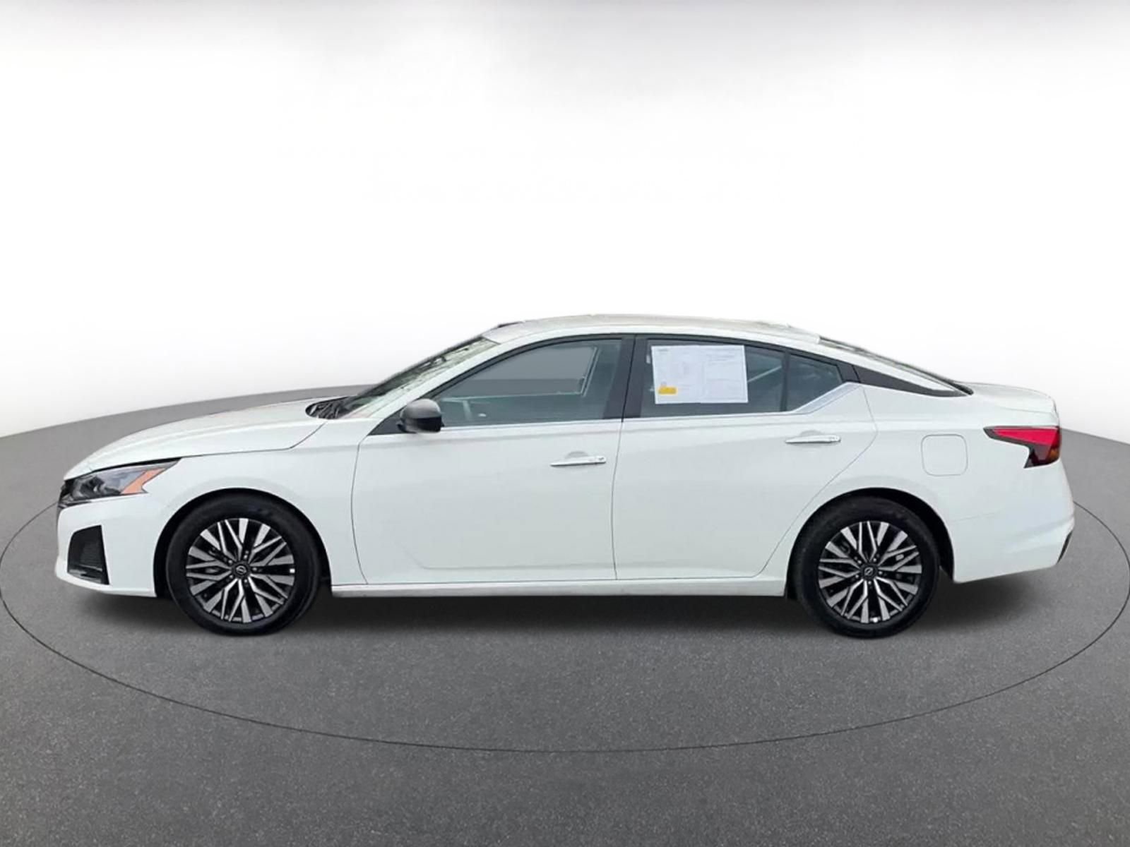 Used 2025 Nissan Altima 2.5 SV image 9