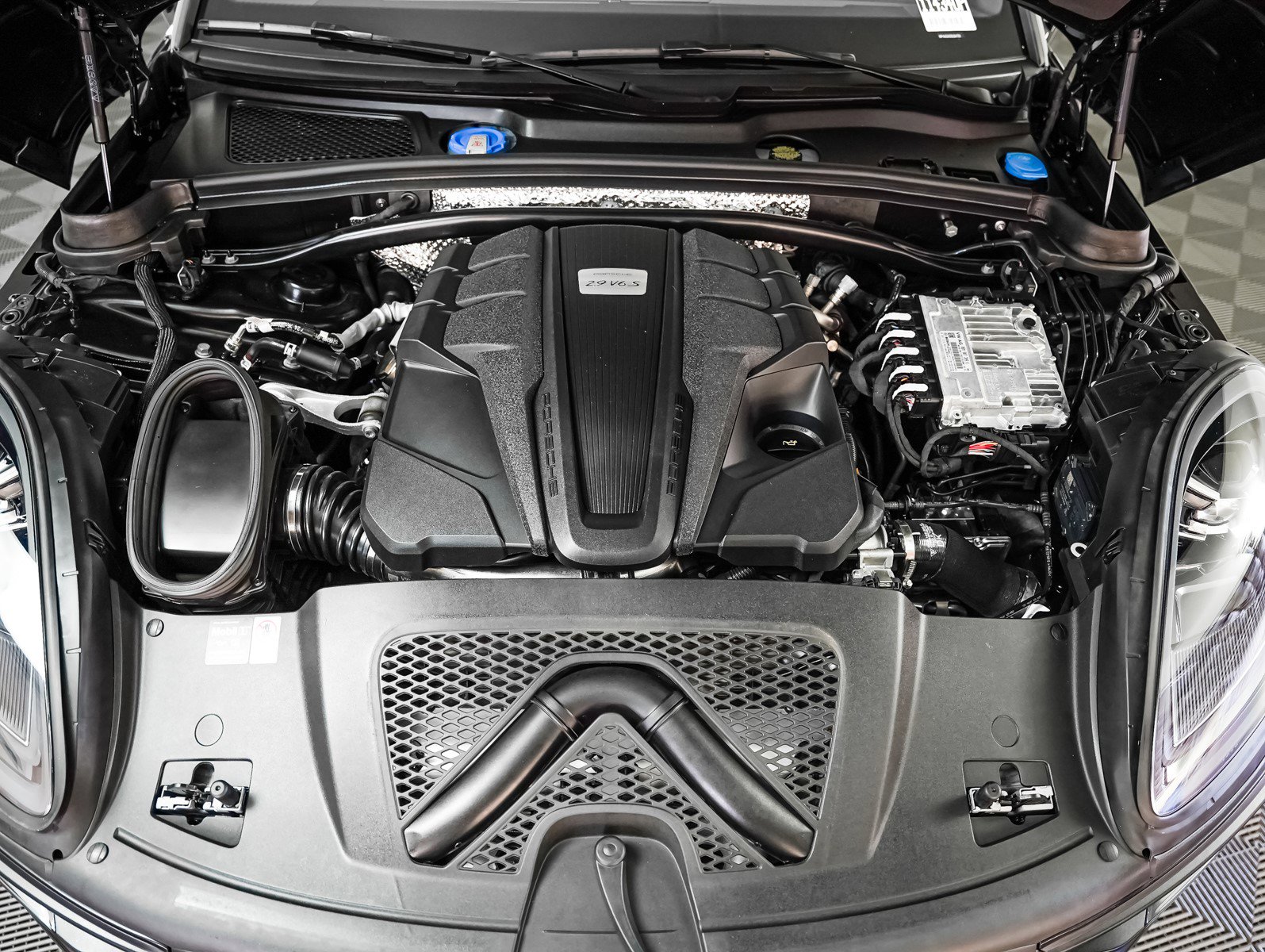 Used 2025 Porsche Macan S image 13