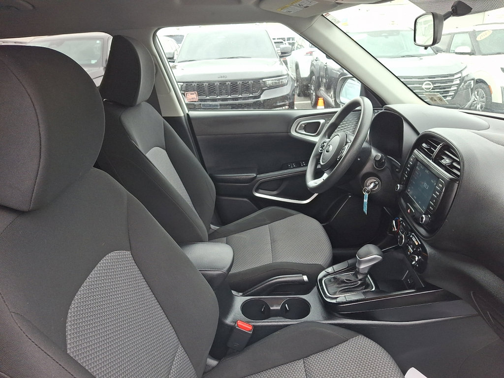 Used 2021 Kia Soul LX image 11