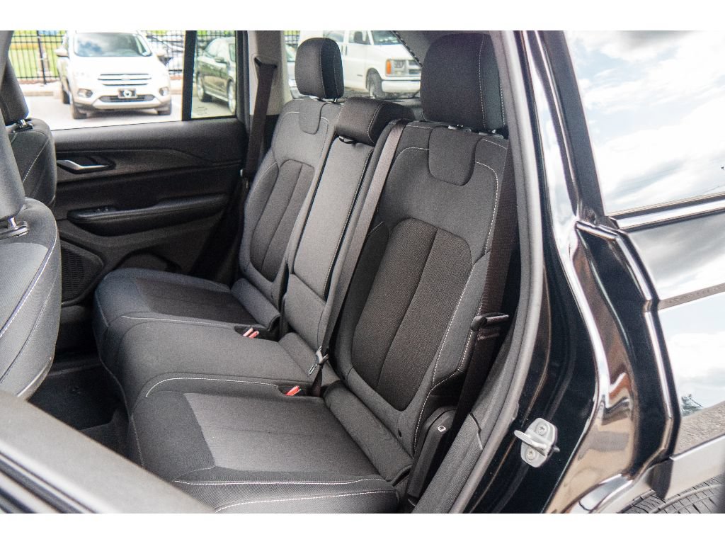 Used 2023 Jeep Grand Cherokee Laredo AWD/4WD image 20