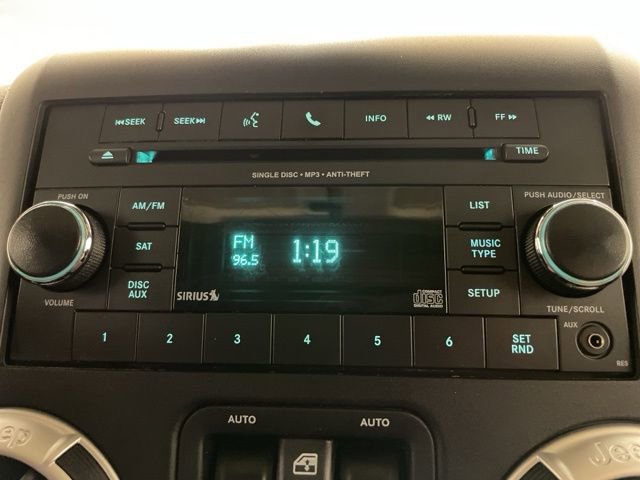 Used 2015 Jeep Wrangler Unlimited Sahara w/ Connectivity Group image 17