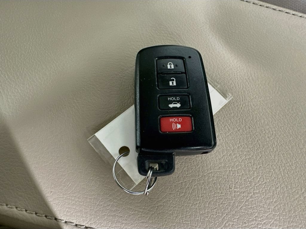 Used 2014 Toyota Camry XLE w/ Leather Package FWD image 40