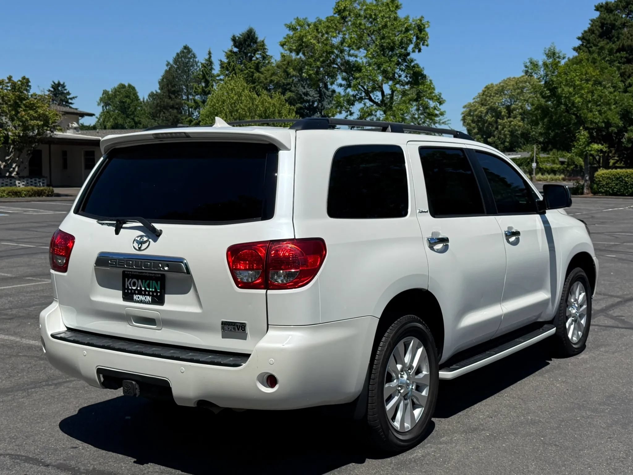 Used 2017 Toyota Sequoia Platinum AWD/4WD image 6