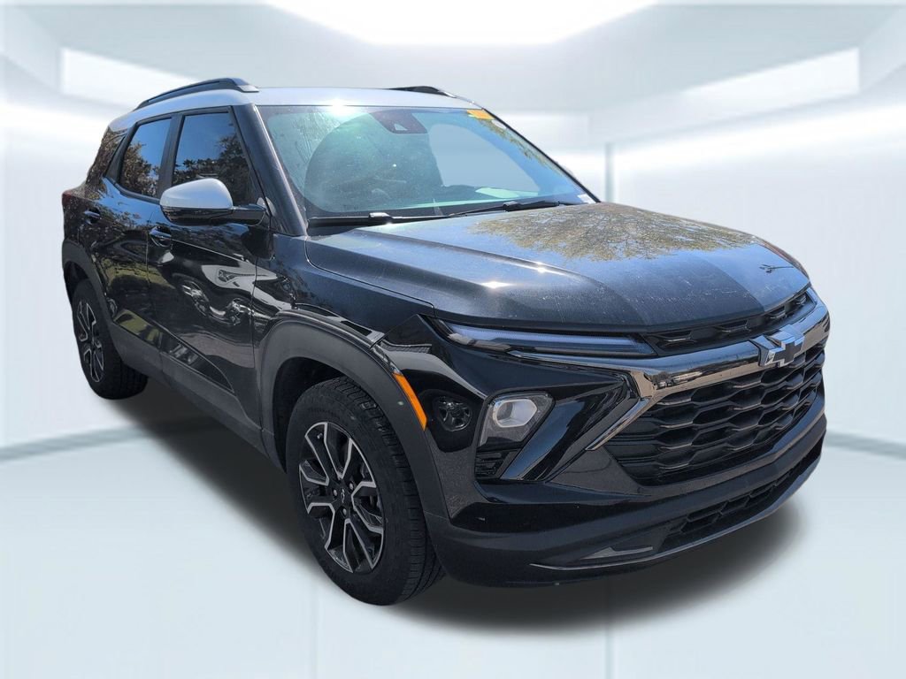 Used 2025 Chevrolet TrailBlazer ACTIV w/ Convenience Package image 2