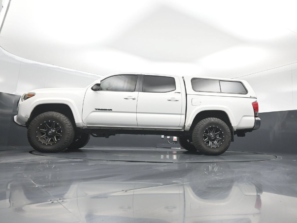 Used 2017 Toyota Tacoma SR5 w/ Tow Package AWD/4WD image 46