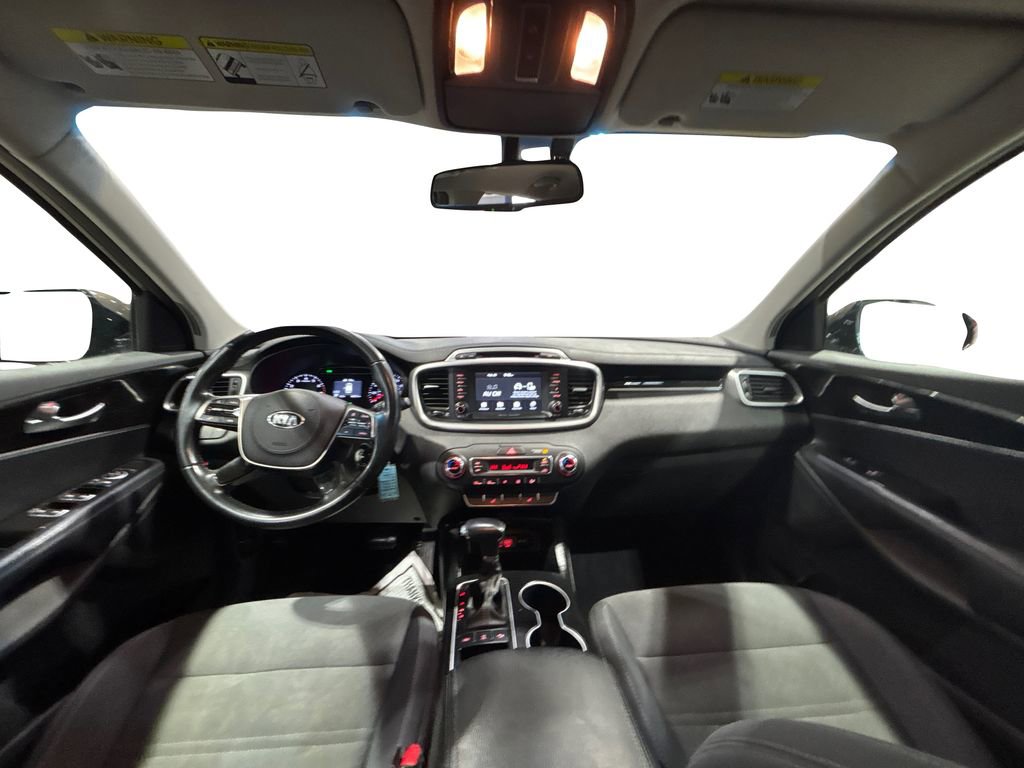 Used 2019 Kia Sorento LX w/ LX Convenience Package image 17