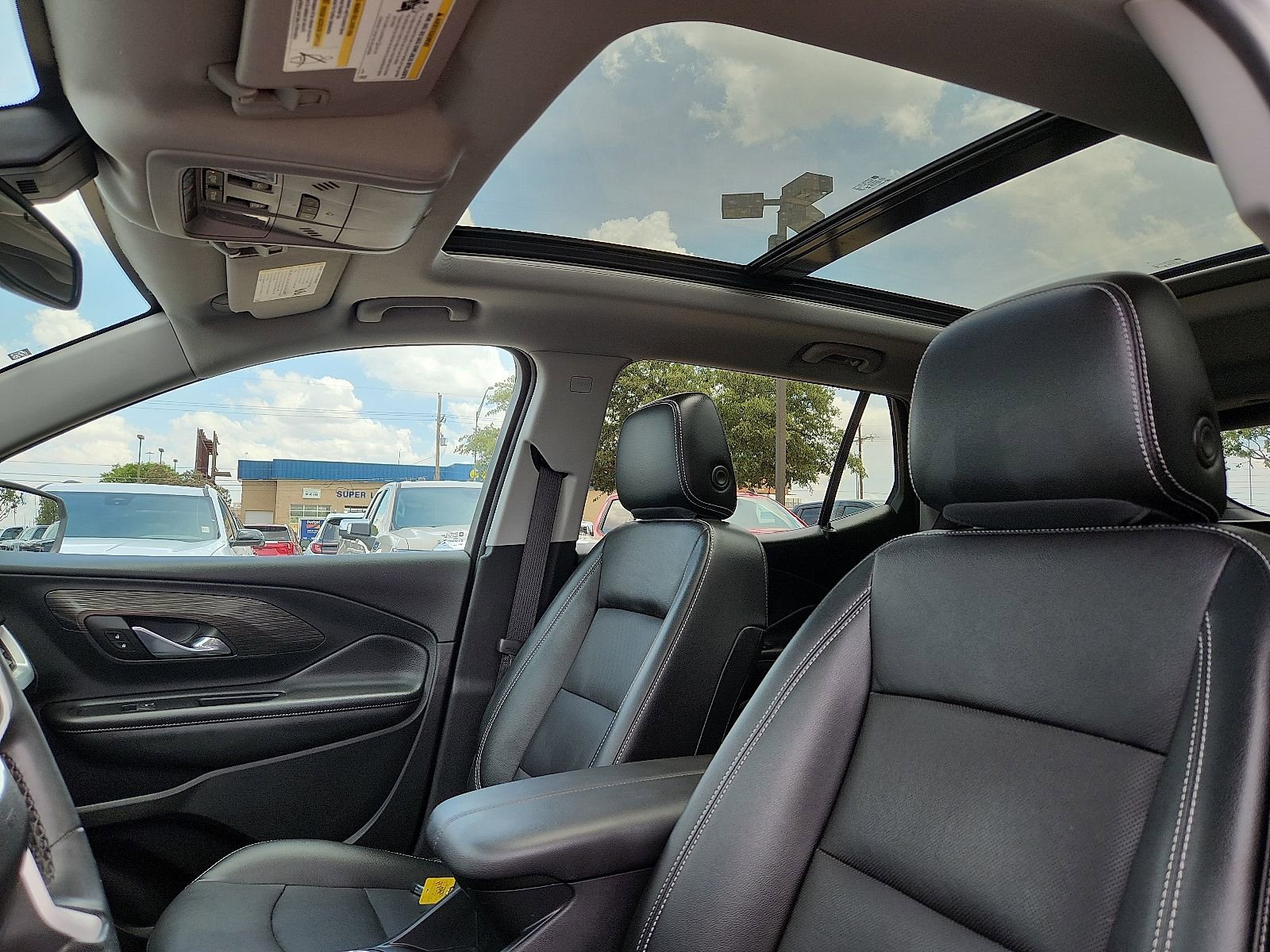 Used 2023 GMC Terrain SLT w/ Infotainment Package II FWD image 14