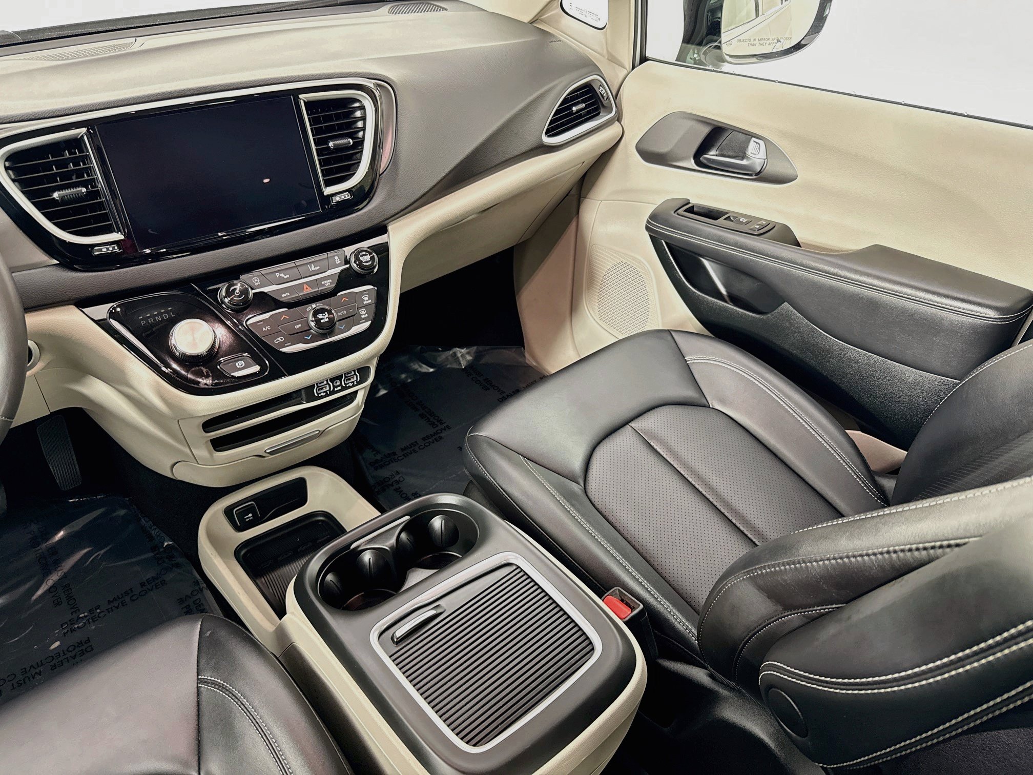 Used 2024 Chrysler Pacifica Touring-L FWD image 22