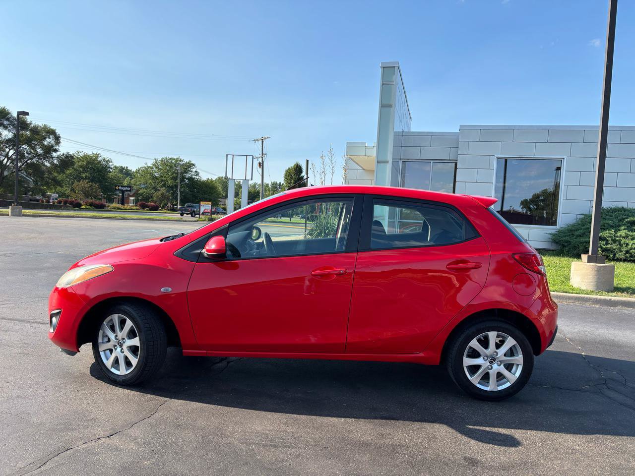Used 2013 MAZDA MAZDA2 Touring FWD image 4