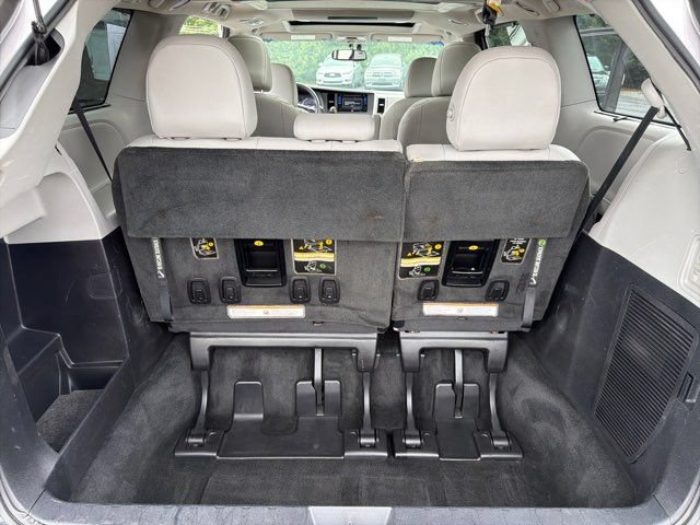 Used 2015 Toyota Sienna Limited Premium w/ Four Season Floor Mat Package AWD/4WD image 21
