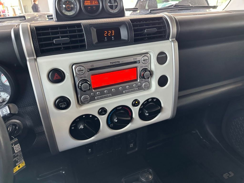 Used 2014 Toyota FJ Cruiser 4WD w/ Convenience Package image 18