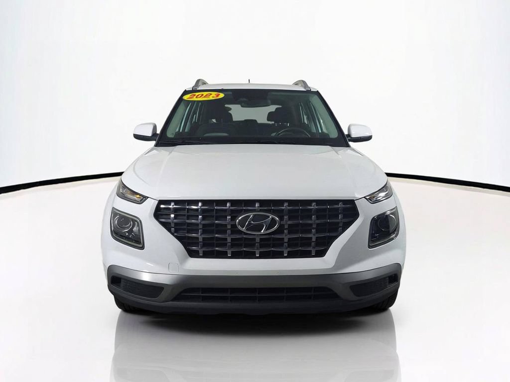 Used 2023 Hyundai Venue SEL FWD image 3