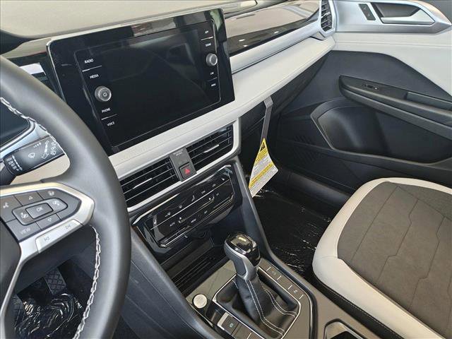 New 2025 Volkswagen Taos SE image 10