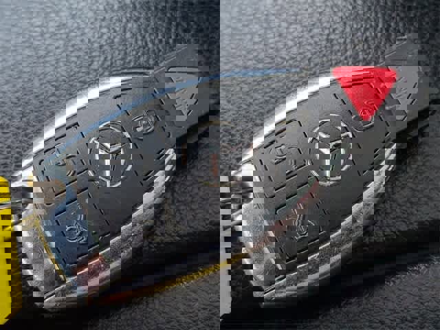 Used 2018 Mercedes-Benz GLC 300 4MATIC image 35