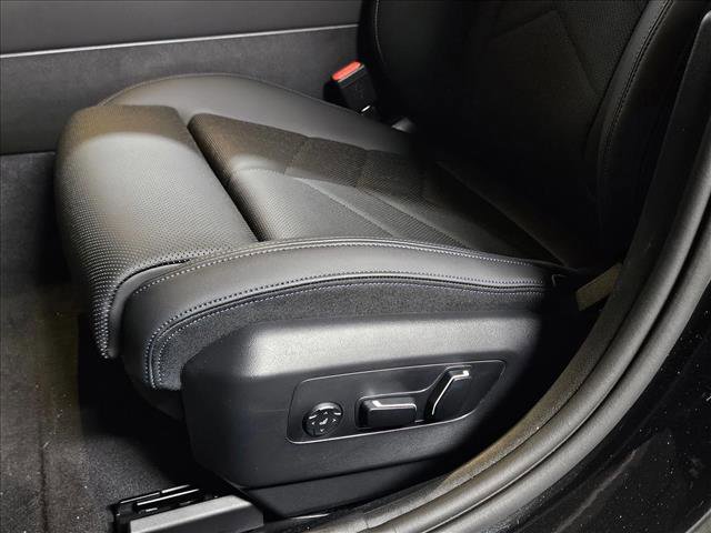 Used 2026 BMW 530i xDrive w/ M Sport Package image 4