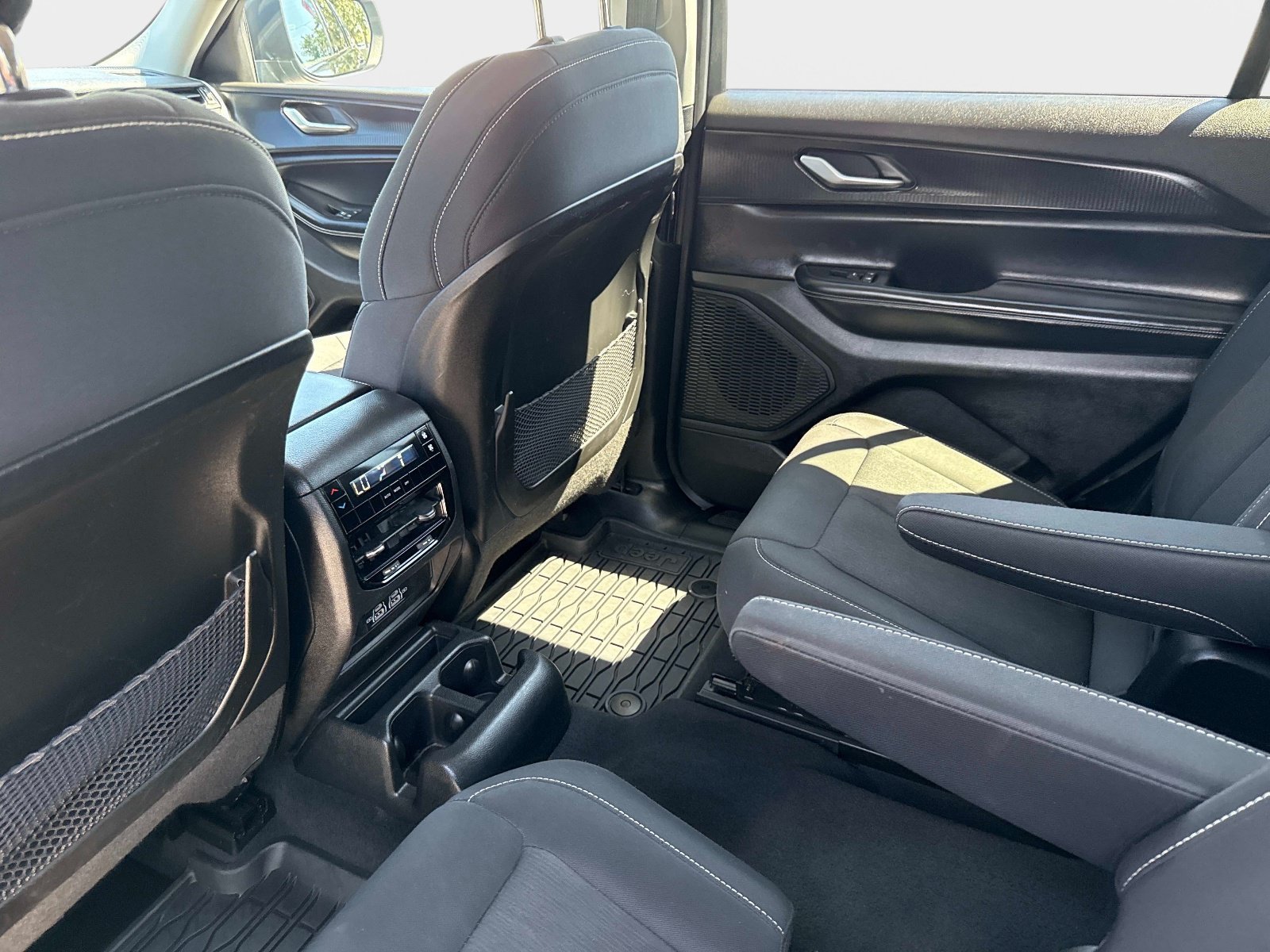 Used 2023 Jeep Grand Cherokee L Laredo AWD/4WD image 15