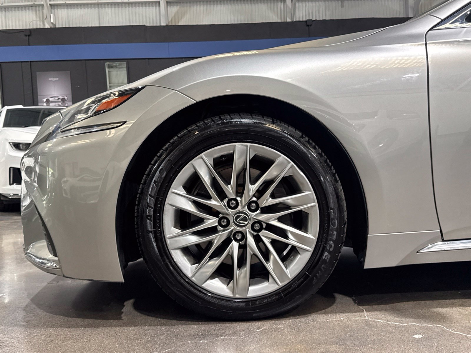 Used 2018 Lexus LS 500 w/ Accessory Package (Z2) RWD image 10