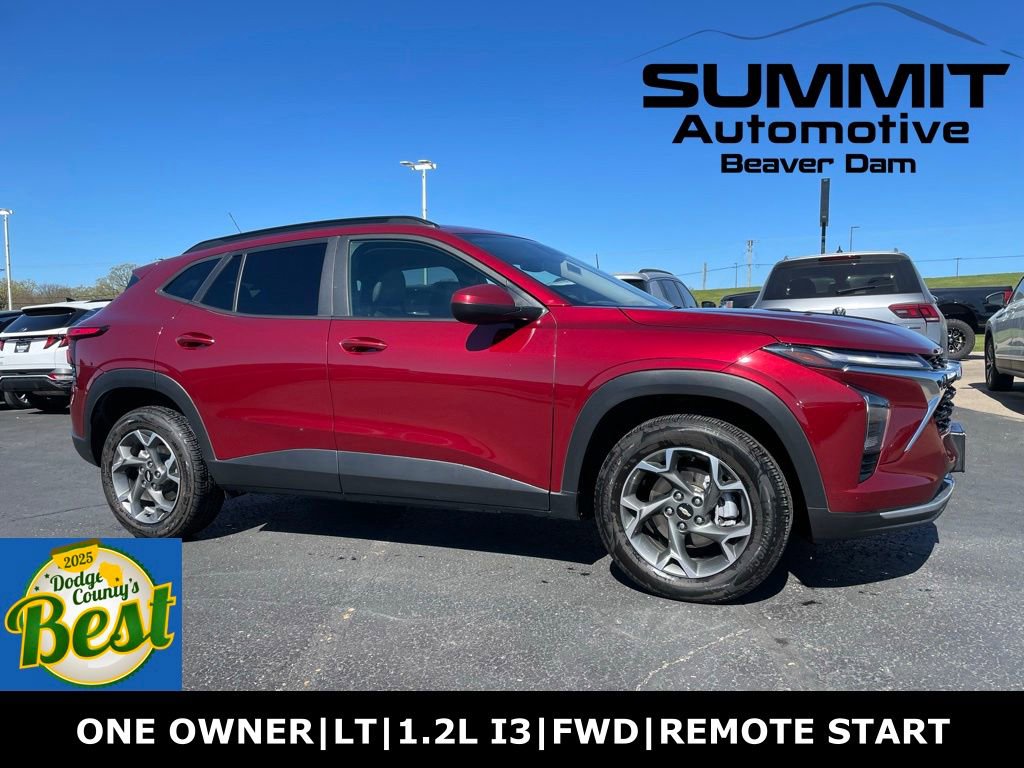 Used 2025 Chevrolet Trax LT FWD image 1