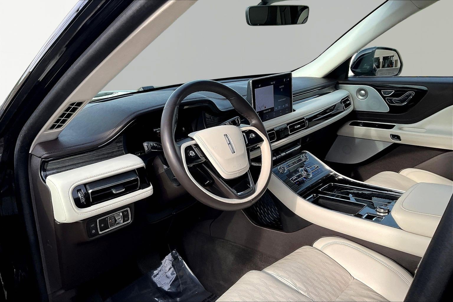 Used 2023 Lincoln Aviator Black Label Grand Touring AWD/4WD image 17