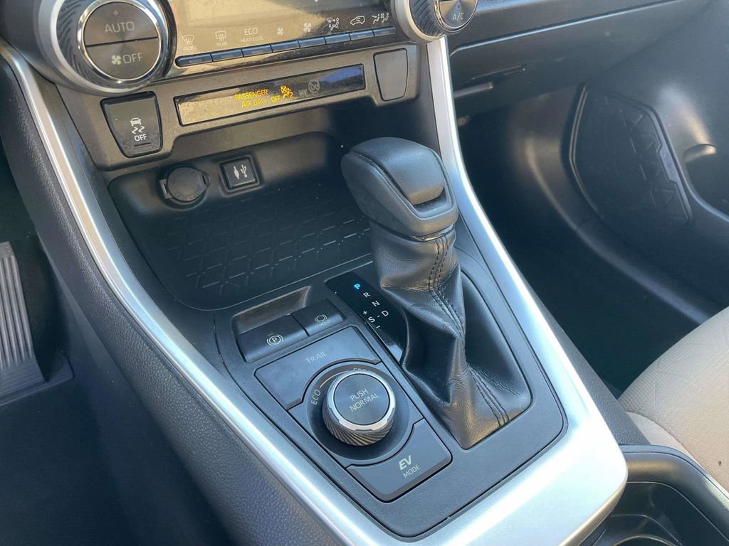 Used 2019 Toyota RAV4 XLE AWD/4WD image 42