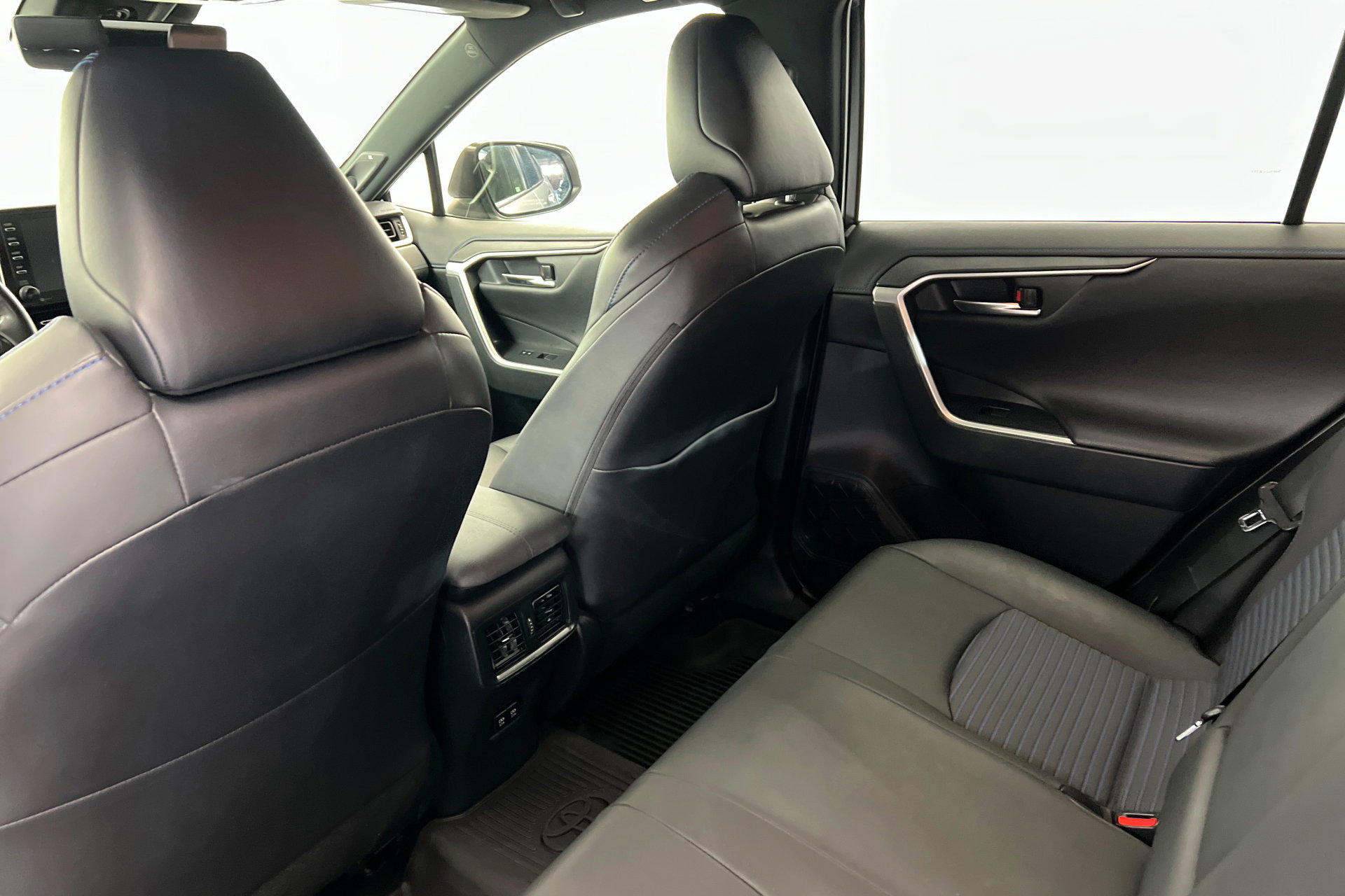 Used 2021 Toyota RAV4 XSE AWD/4WD image 20