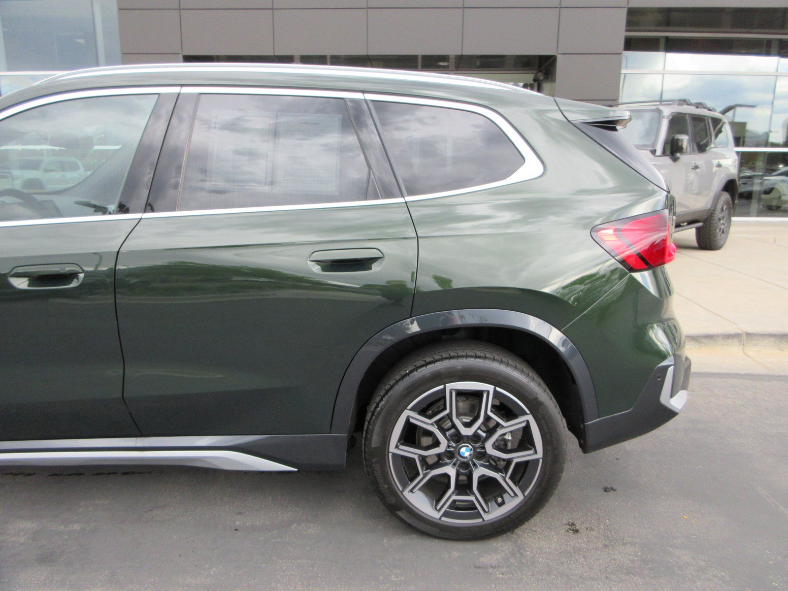 Used 2025 BMW X1 xDrive28i w/ Premium Package AWD/4WD image 4