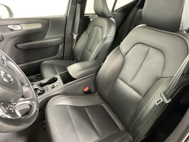 Used 2024 Volvo XC40 B5 Core image 16