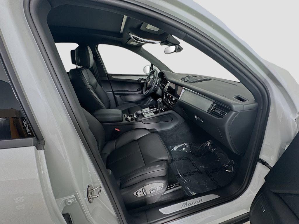 New 2025 Porsche Macan AWD/4WD image 30