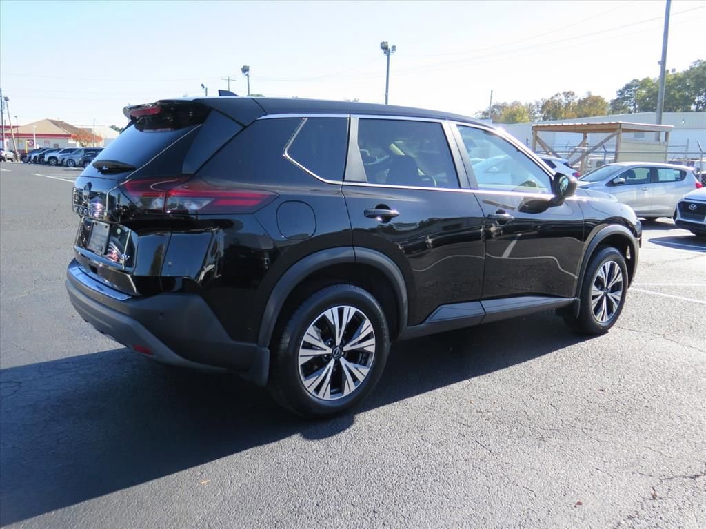 Used 2023 Nissan Rogue SV image 3