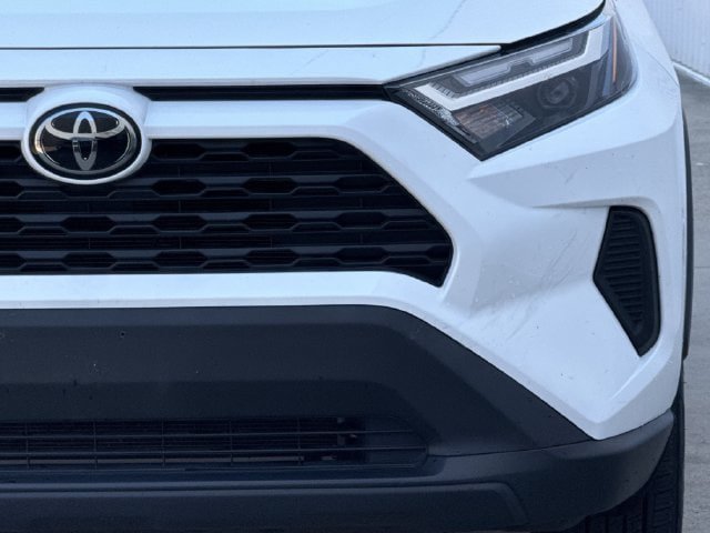 Used 2025 Toyota RAV4 XLE FWD image 9
