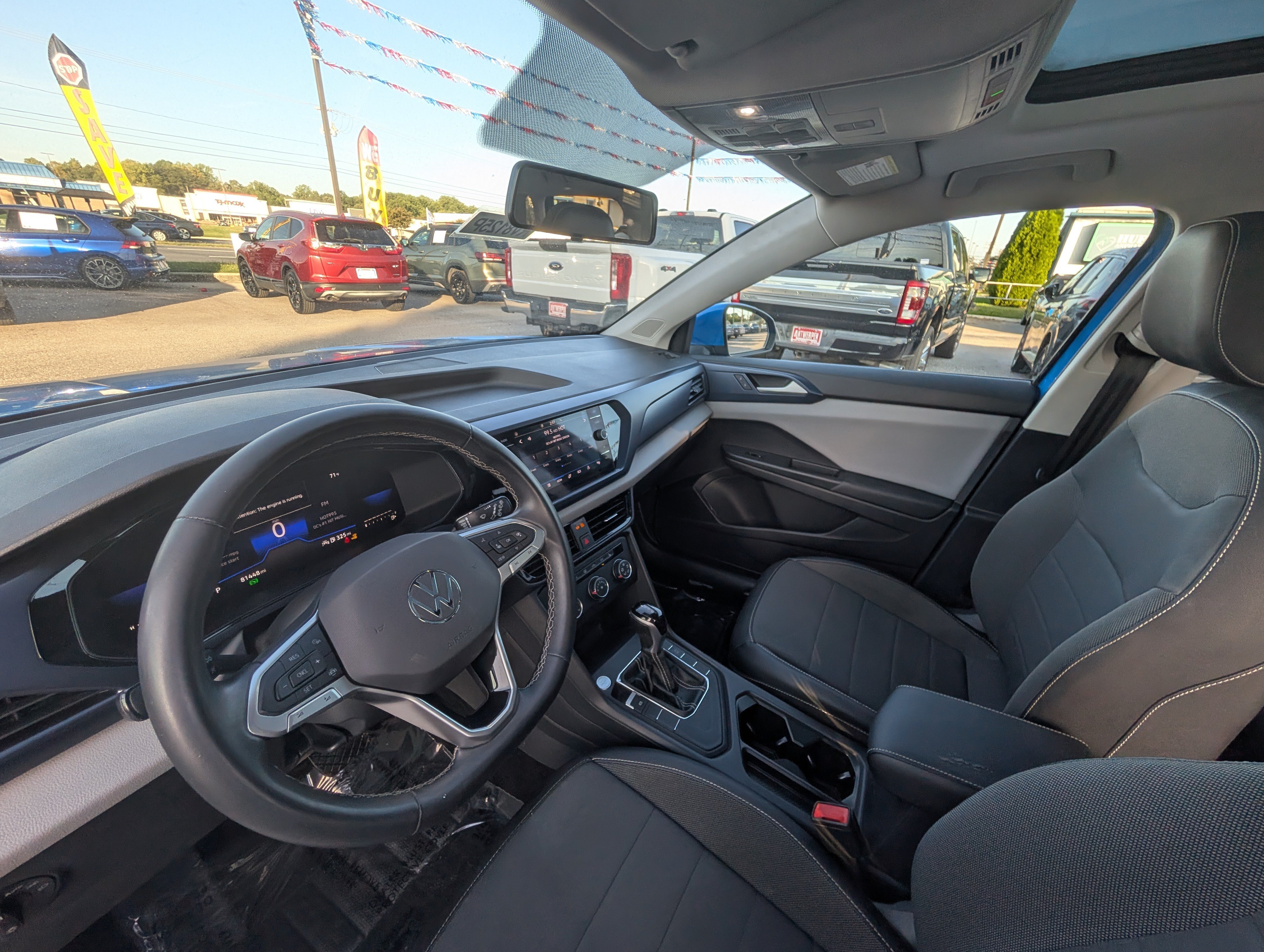 Used 2022 Volkswagen Taos SE w/ Panoramic Sunroof Package FWD image 14