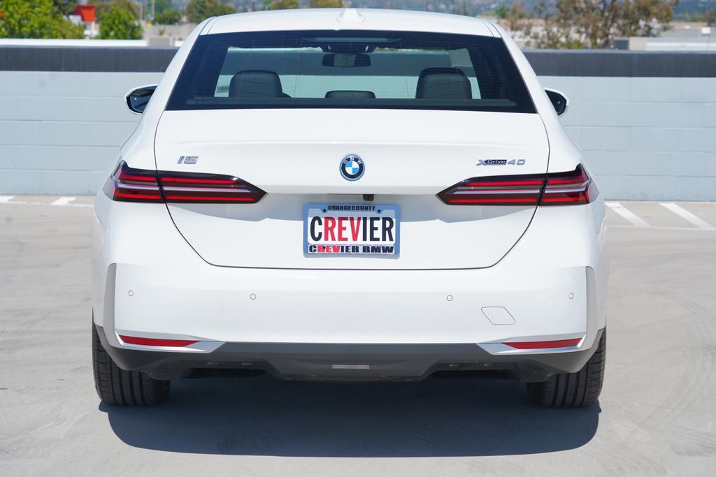 New 2026 BMW i5 eDrive40 image 6