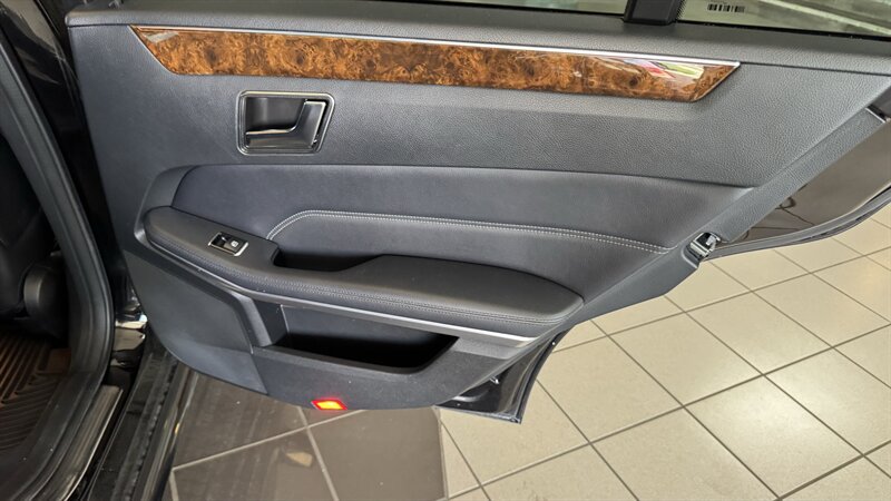 Used 2015 Mercedes-Benz E 350 4MATIC Sedan image 23