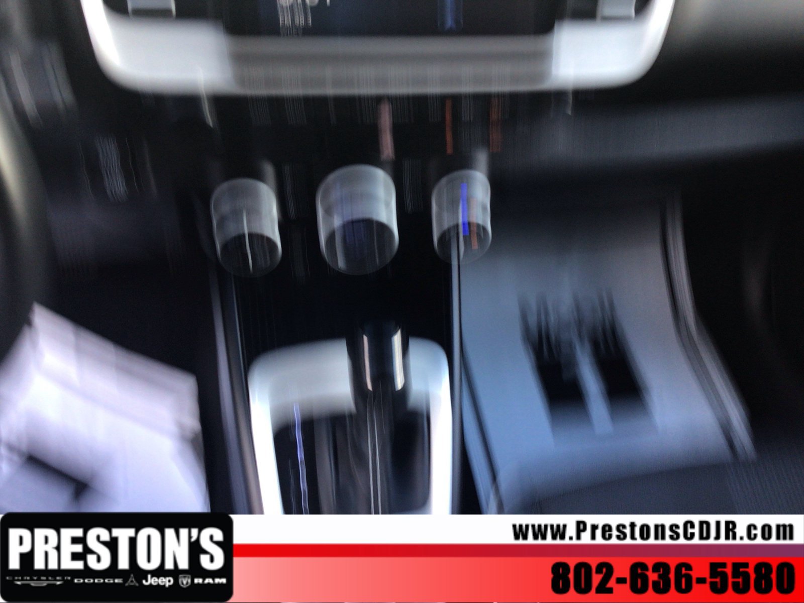 Used 2024 Hyundai Venue Limited FWD image 13