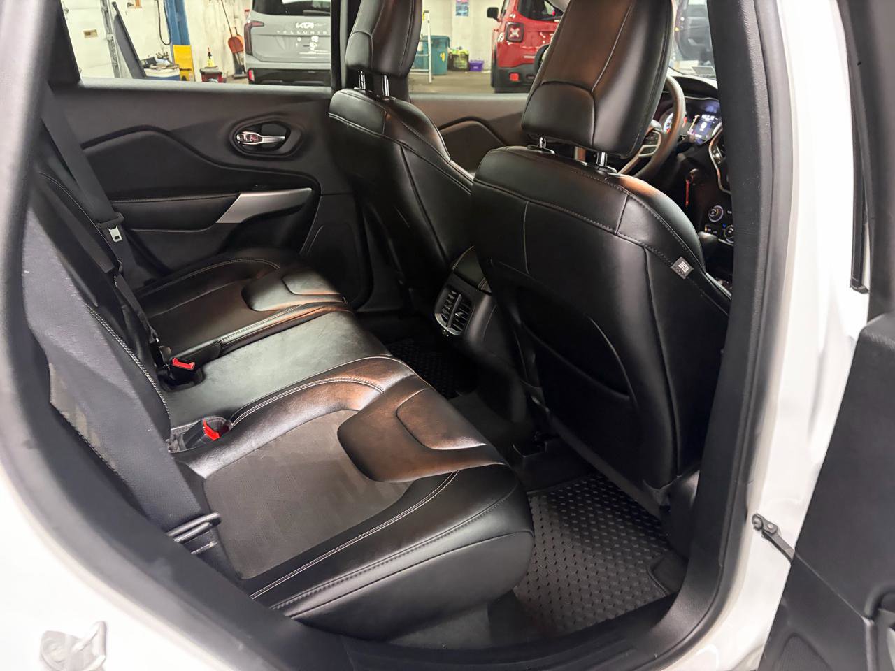 Used 2022 Jeep Cherokee Latitude w/ Trailer Tow Group image 19