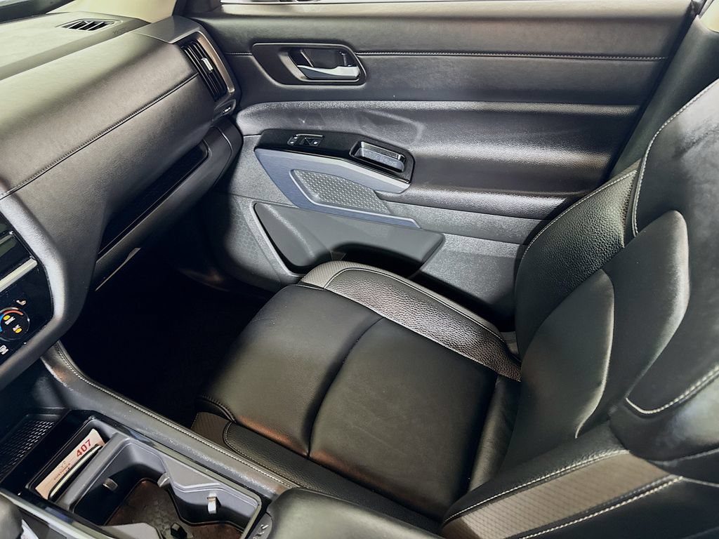 Used 2025 Nissan Pathfinder SL FWD image 22
